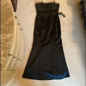 Monique Lhuillier black formal gown with/without straps.